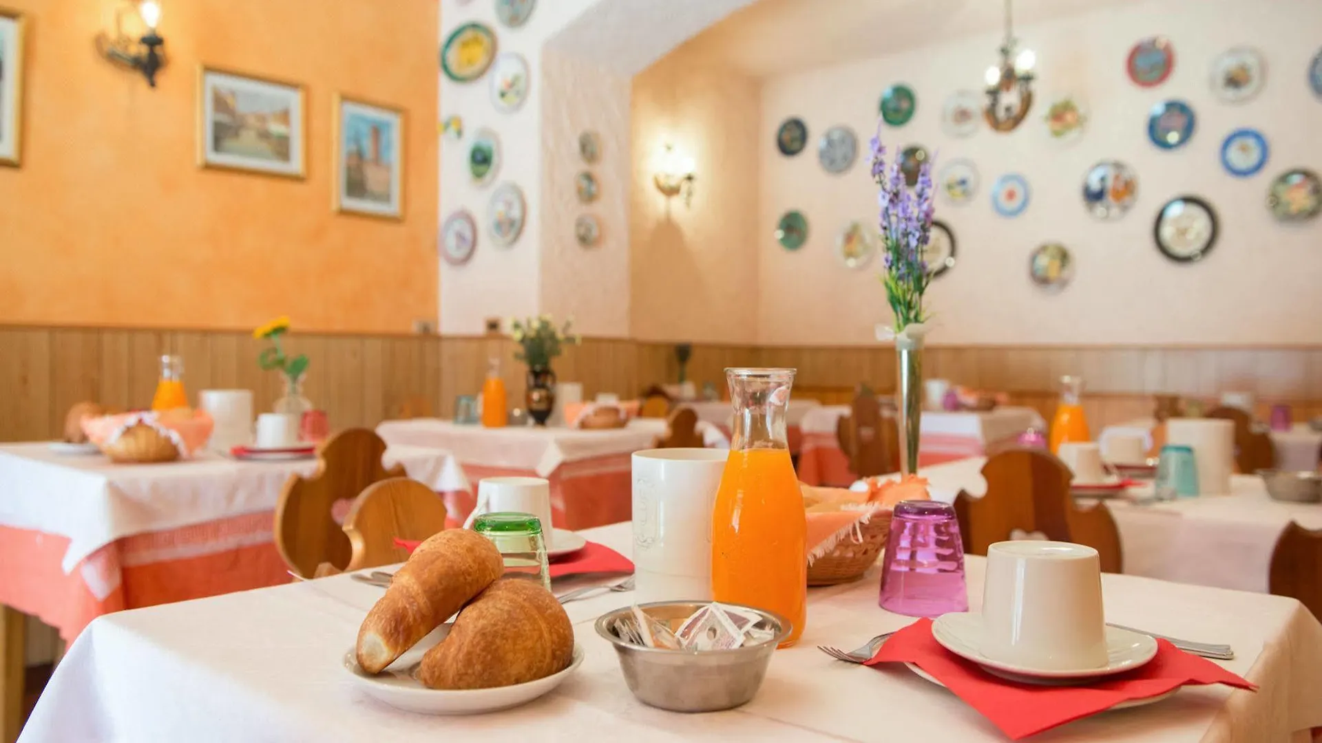 Albergo Centrale San Zeno di Montagna 2*,