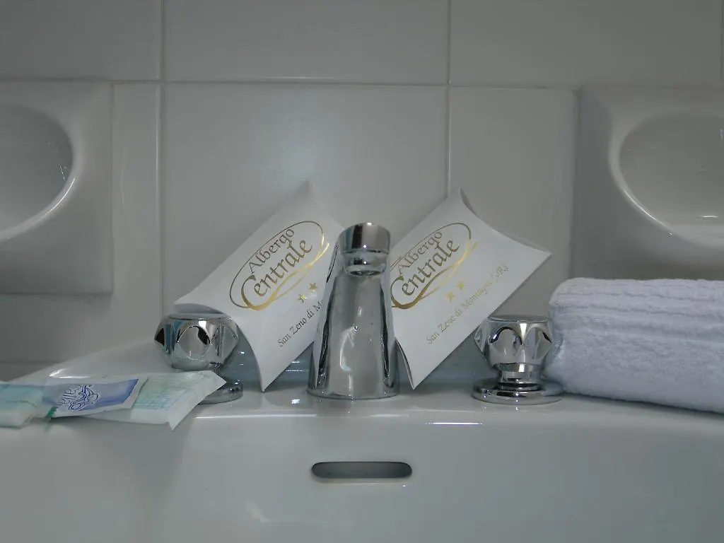 Albergo Centrale San Zeno di Montagna 2*,